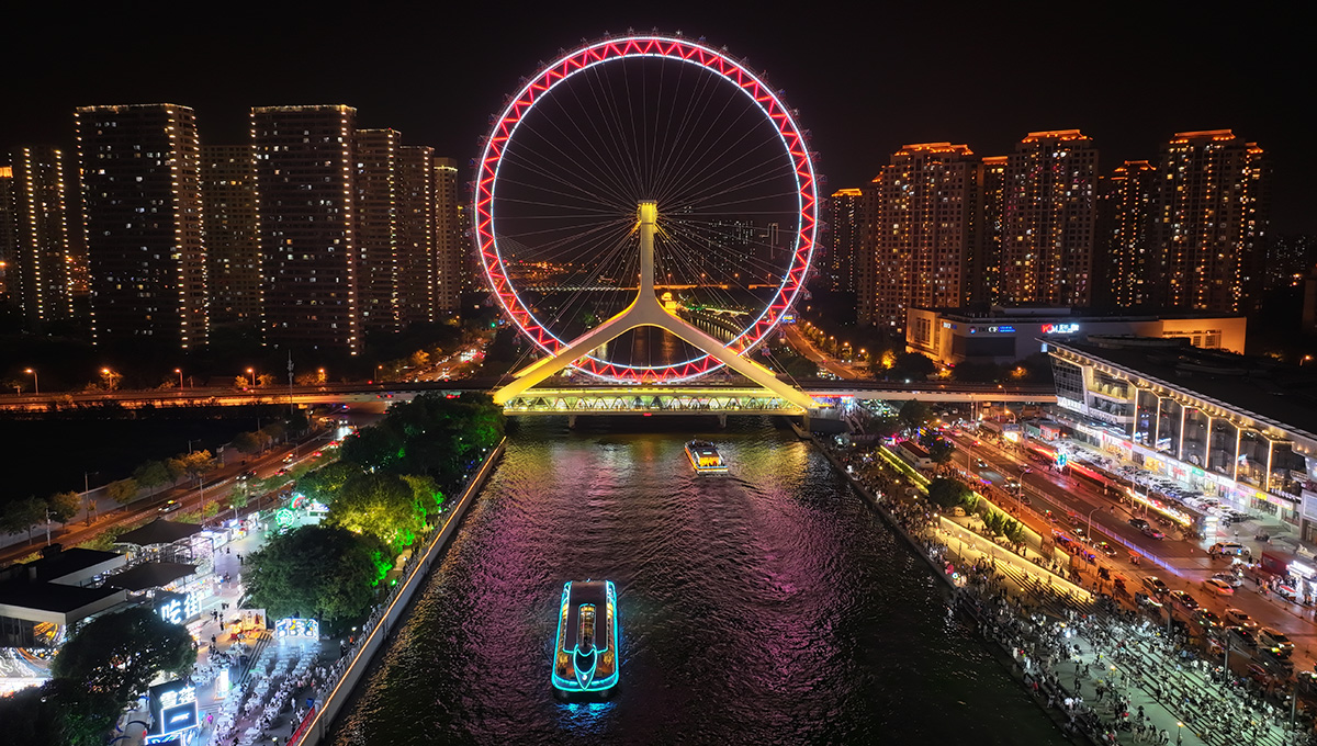 夜幕下的海河华灯璀璨