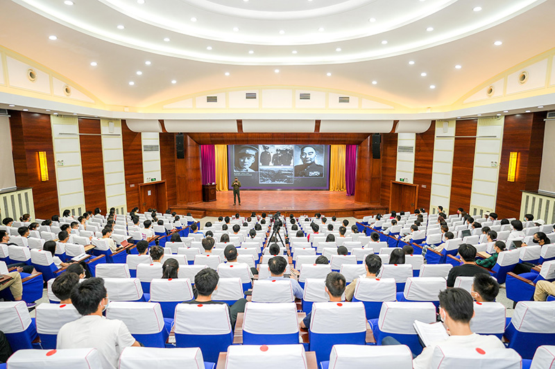 首场报告会在南开大学举行。天津市教委供图