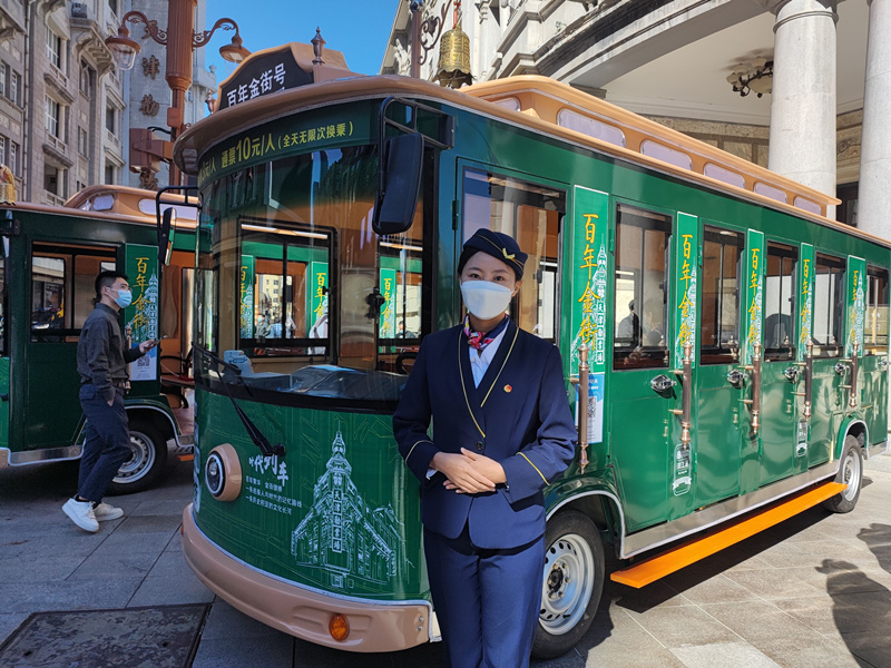 “铛铛车”正式投入运营。红绿相间的车厢、复古的造型，很是吸睛。和平区委宣传部供图